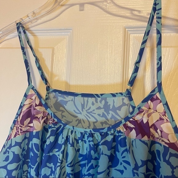 Floral Tank Top - Picture 2 of 3